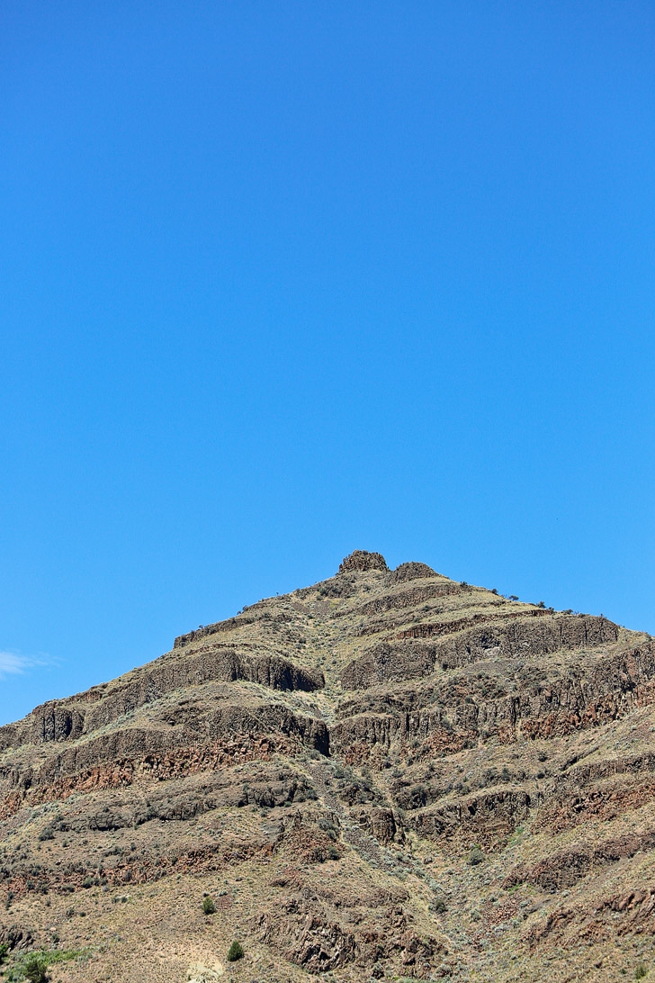 Sheep Rock, John Day Fossil Beds National Monument, Oregon // localadventurer.com