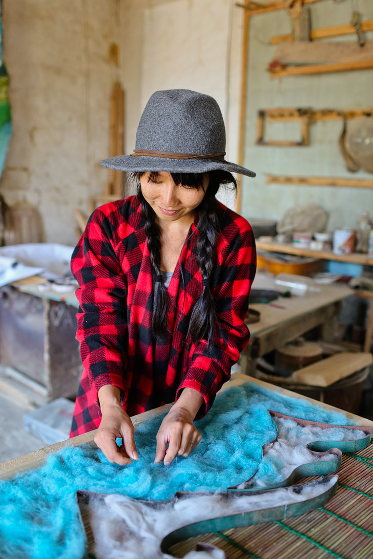 Kyrgyzstan Souvenirs + Making Your Own Felt Carpet in Kyrgyzstan // localadventurer.com