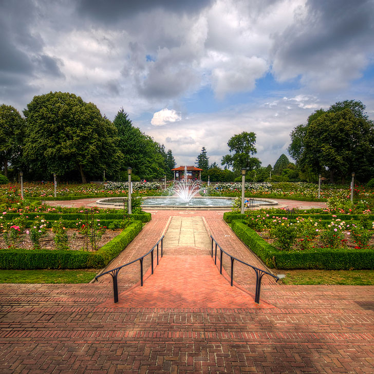 Peninsula Park Rose Garden • Best Rose Gardens in Portland • Best Season and Time to Visit • Photo by Decaseconds // Local Adventurer #pdx #portland #pnw #oregon #roses