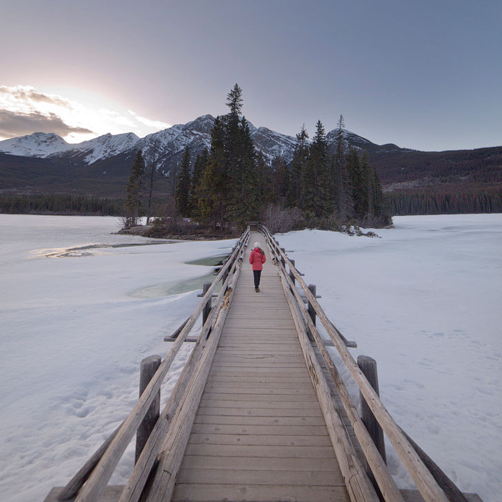 Pyramid Lake in Jasper + If you're headed to Alberta, Canada, you need to visit Jasper National Park. Click on this article to find out the best things to do in Jasper, where you need to visit to photograph beautiful places, and hikes you should add to your bucket list. This is the way that the locals do Jasper National Park // Local Adventurer #jasper #alberta #canada