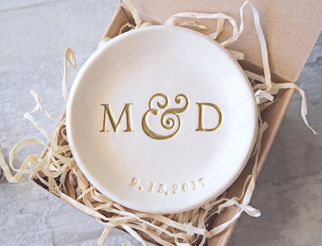 Personalized Pottery Gifts + 8 Creative 8 Year Anniversary Gift Ideas and Date Ideas // Local Adventurer #anniversary #giftideas #dating #datenight #dateideas
