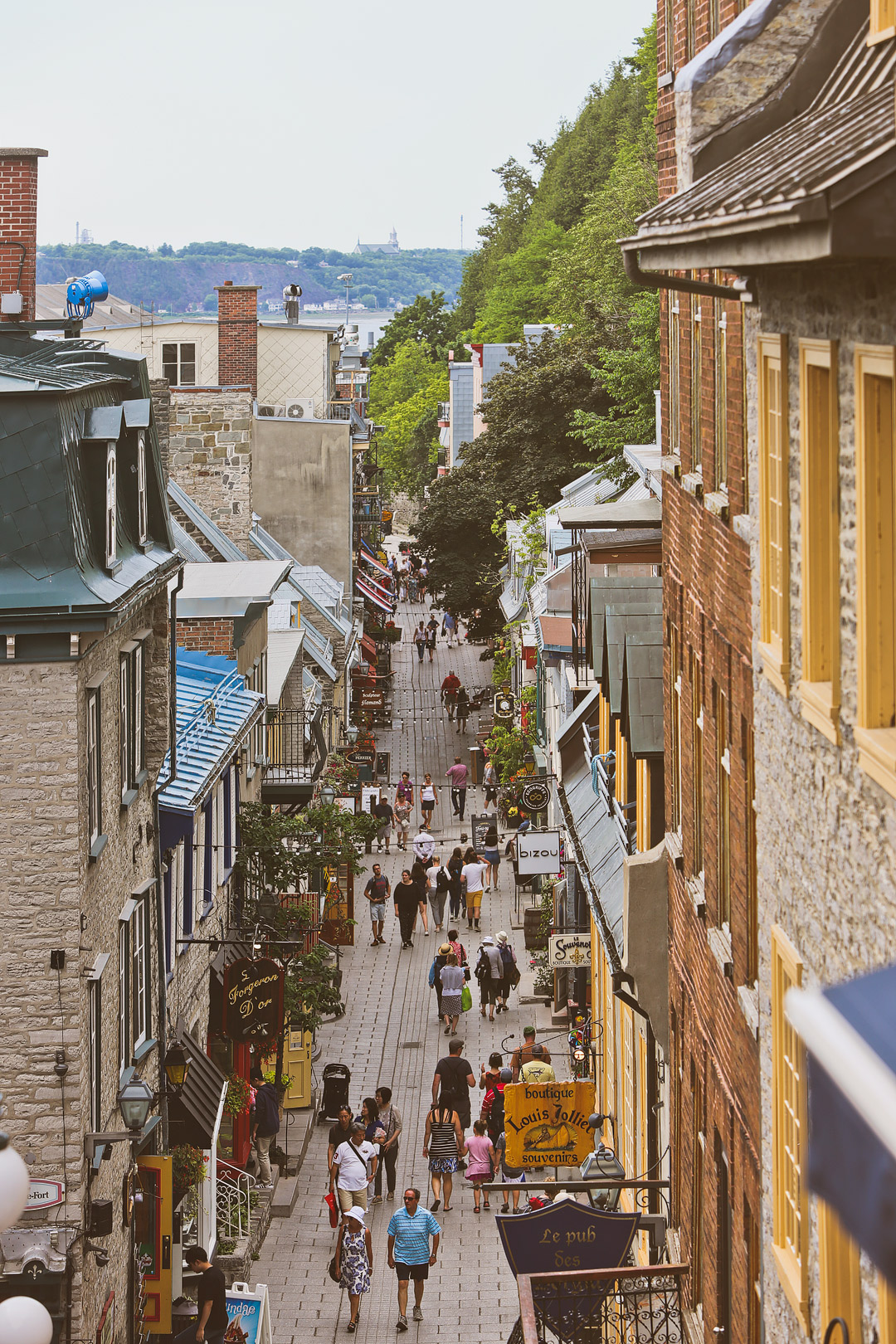 Traveling to Quebec Canada? Find out why you should visit Quebec by clicking the link. This quebec city guide will tell you the best places to visit in quebec, which quebec city points of interest are worth your time, where to head to see and learn more about quebec city history, and more. It also includes where you should stay in downtown quebec city. // Local Adventurer #quebec #quebeccity #canada #travel