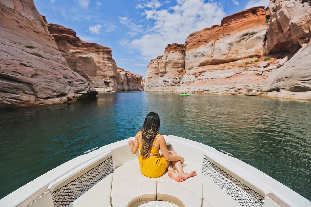 Antelope Canyon Boat Tour + 11 Most Popular Things to Do in Lake Powell and Glen Canyon Park - Lac Powell Lake Utah // Local Adventurer #usa #travel #arizona #utah #az #boating #outdoors #traveltips #summer