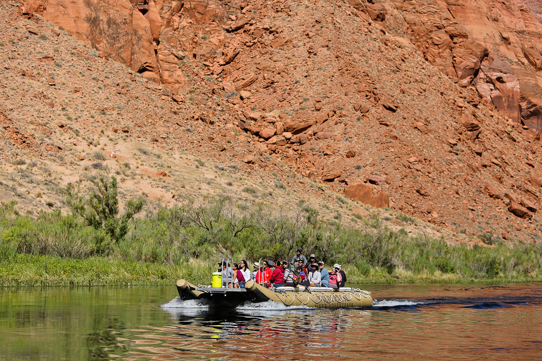 Horseshoe Bend Boat Tour + 11 Incredible Things to Do in Lake Powell Arizona + Glen Canyon Utah NRA // Local Adventurer #usa #travel #arizona #utah #az #boating #outdoors #traveltips #river #horseshoebend