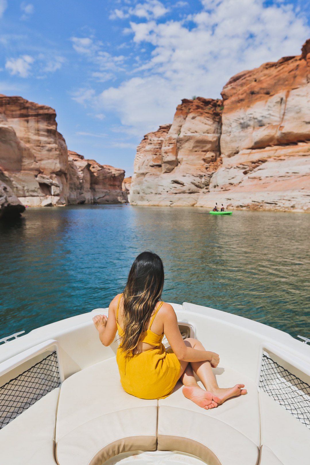 Lake Powell Boat Rentals + 11 Incredible Things to Do in Lake Powell and Glen Canyon National Recreation Area Arizona and Utah // Local Adventurer #usa #travel #arizona #utah #az #boating #traveltips #lakelife #lakes #glencanyon