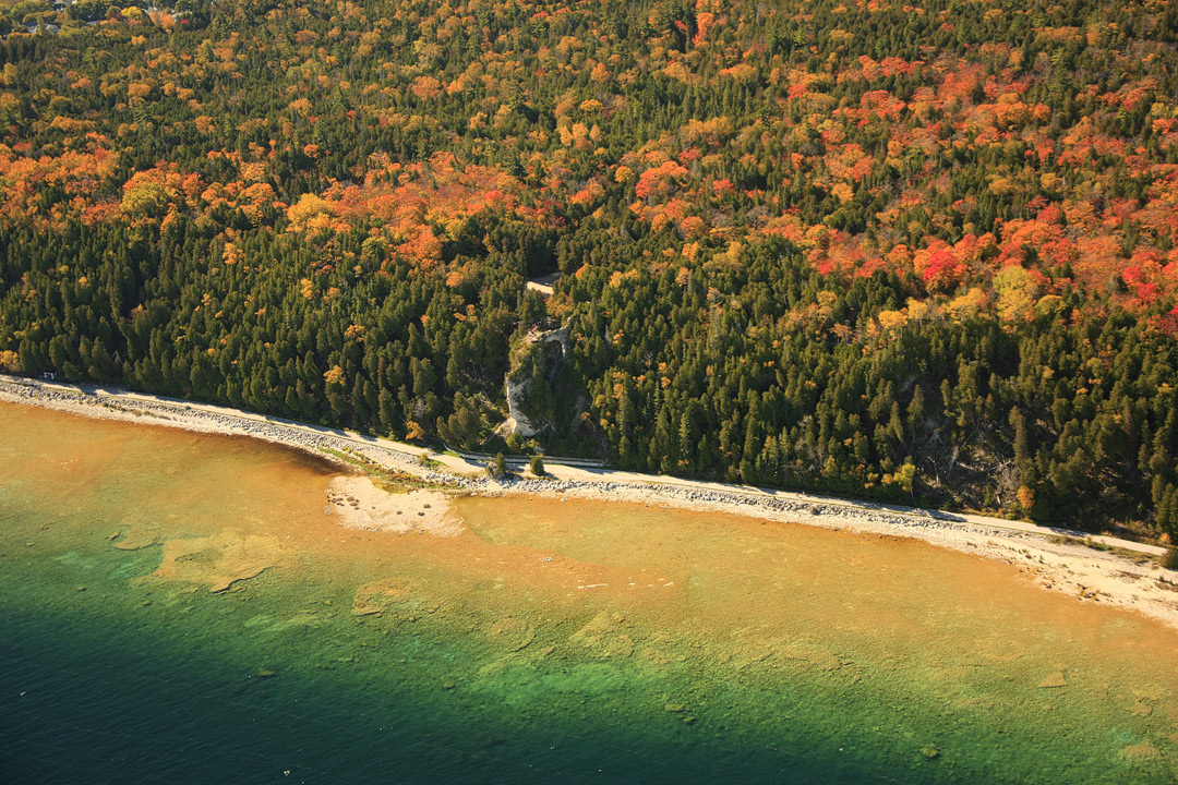 Mackinac Island Fall Colors + 17 Best Places to Visit in Autumn in the US // Local Adventurer #usa #travel #fall #foliage #autumn #leaves #trees #mackinac #colors #michigan #midwest