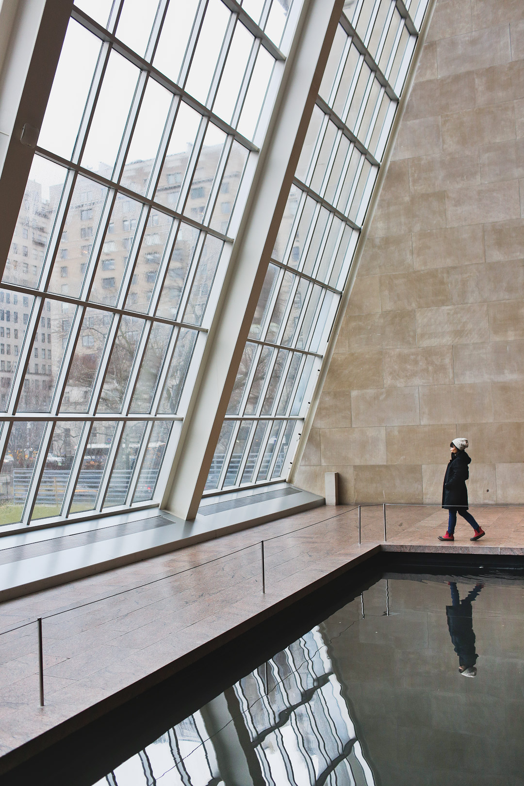 Temple of Dendur at the Met in Central Park + 25 Amazing Photography Spots in NYC // Local Adventurer #photography #instagram #nyc #newyork #newyorkcity #ny #met #museum #reflection #usa #travel