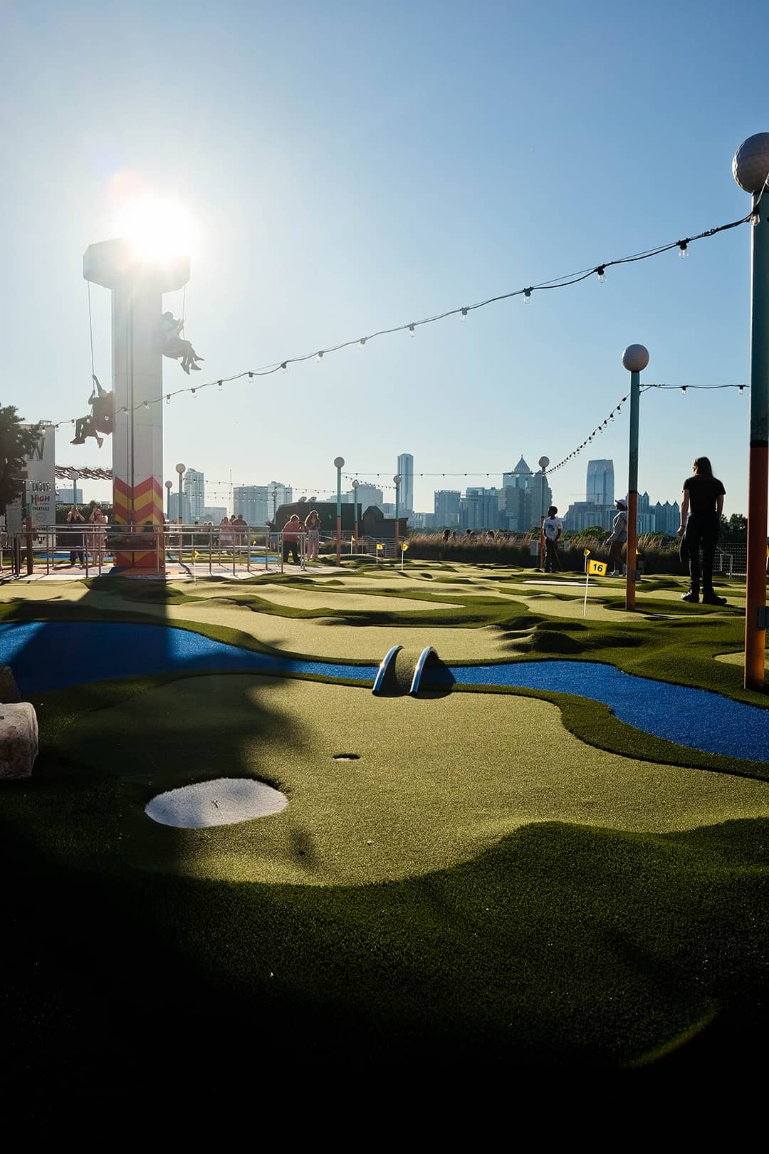 the-roof-rooftop-ponce-city-market-putt-putt-mini-golf