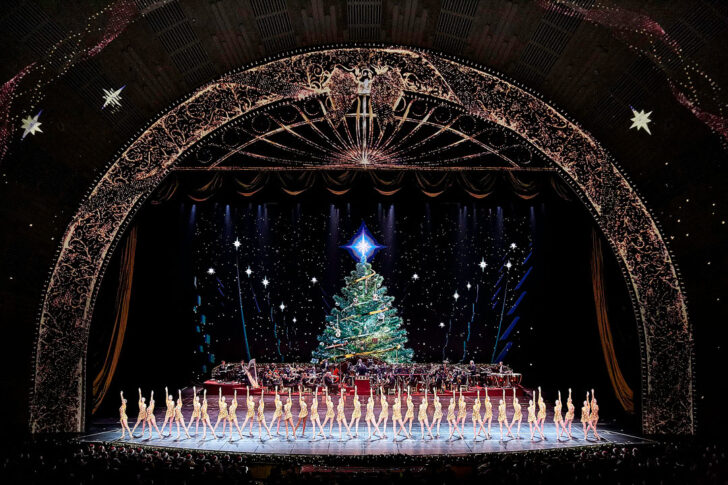 Rockettes Radio City Christmas Spectacular ( Rockettes NYC )+ What to do in NYC at Christmas / Christmas Time in New York | LocalAdventurer.com