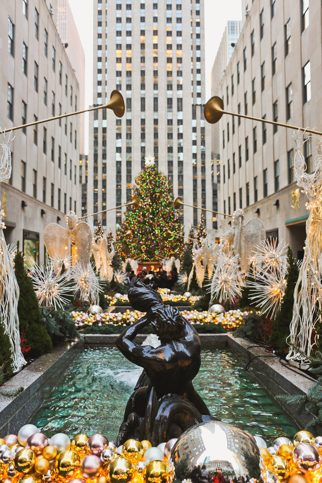 Rockefeller Christmas Tree Lighting + Best Christmas Activities in NYC / NYC Christmas Tree | LocalAdventurer.com