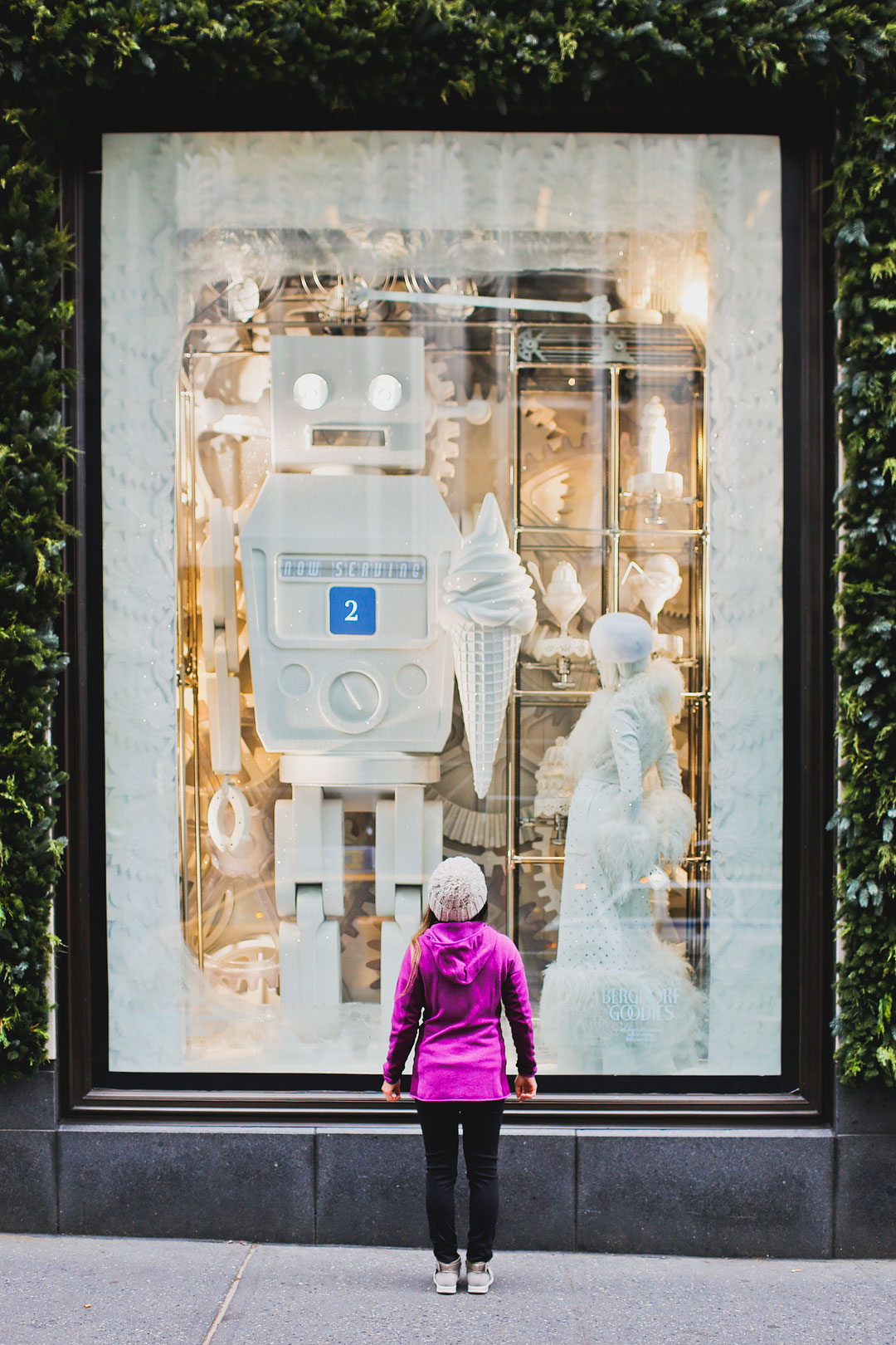Christmas Shopping NYC - Holiday Windows on 5th Ave and Xmas in New York | LocalAdventurer.com