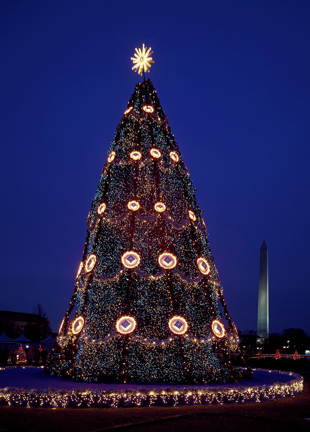 National Christmas Tree in Washington DC + 15 Best Christmas Destinations in the US and America at Christmas | LocalAdventurer.com