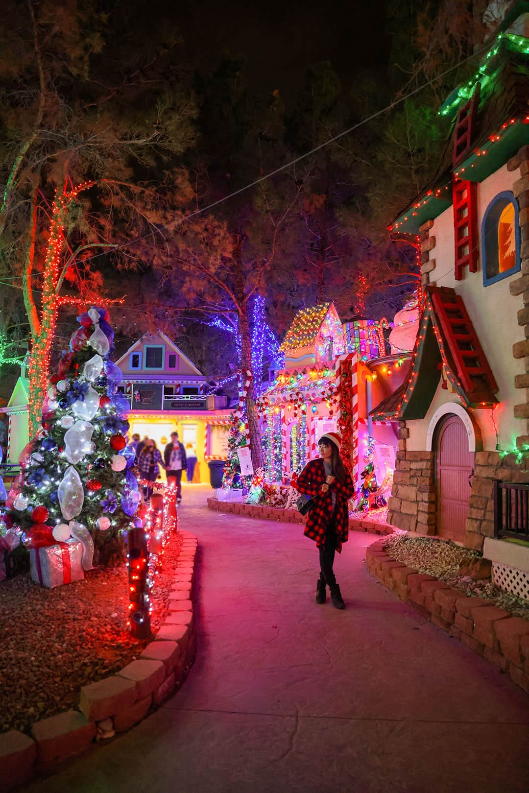 Next Year, Check Out These AWESOME Las Vegas Christmas Decorations (Las  Vegas? REALLY?) - The Modest Mansion