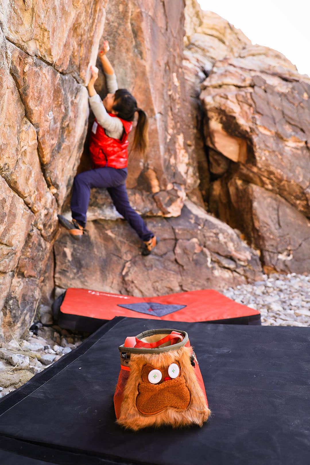 8bplus chalk bag + 15 best practical gifts for climbers