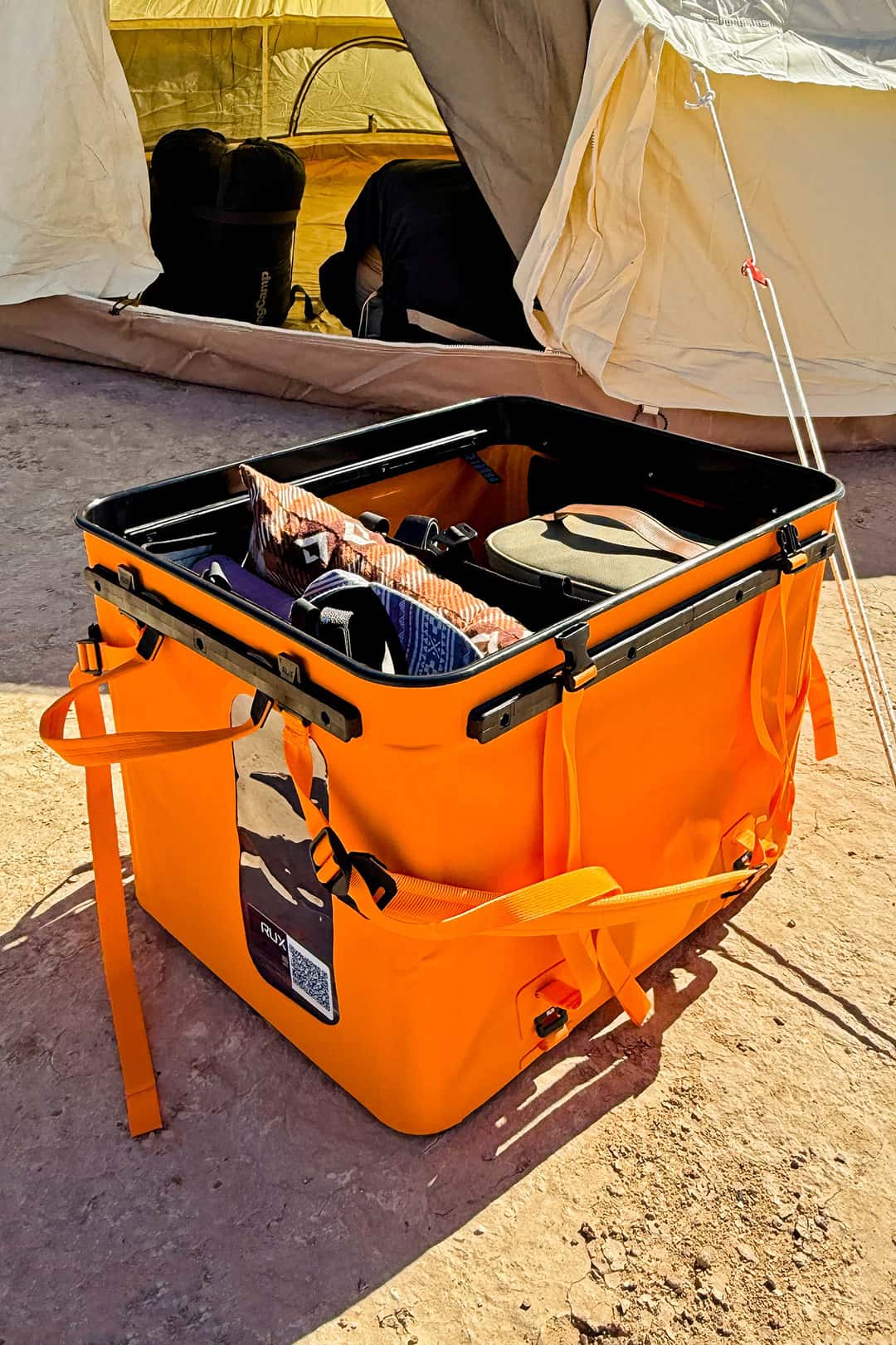 rux 70l gear tote box open