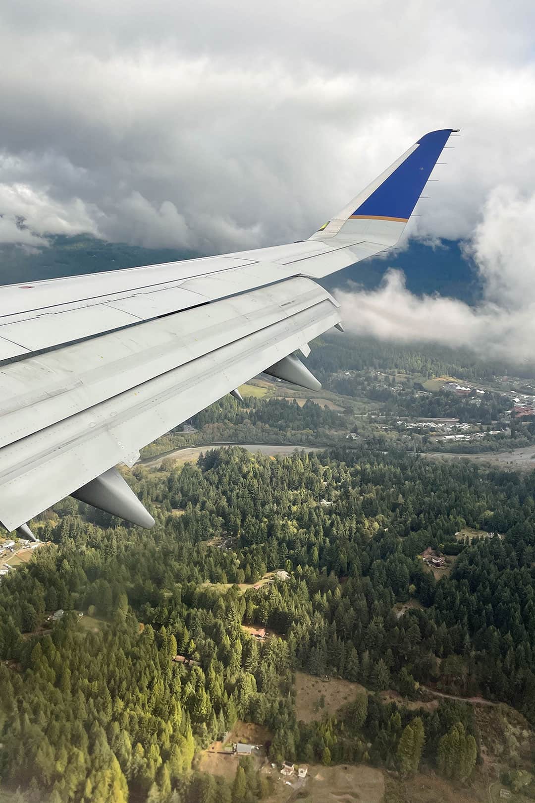 closest airport to redwood national park