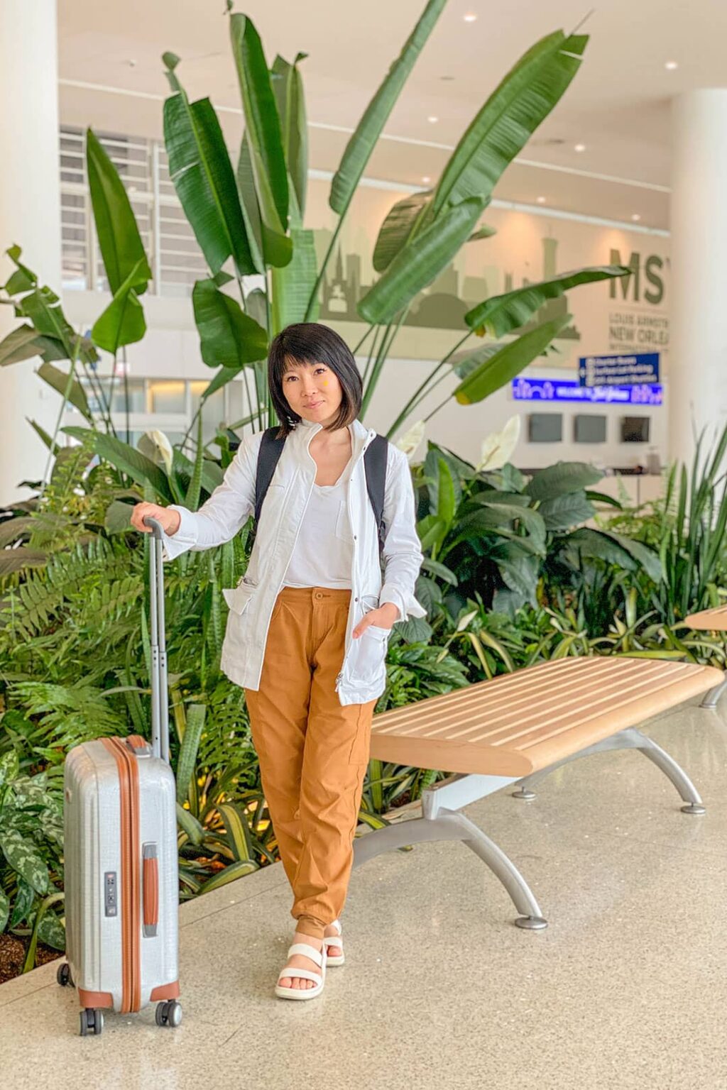 what-to-wear-to-the-airport-outfit-ideas-local-adventurer-hoptraveler